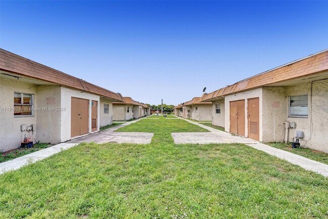 Building Photo - 5316 NW 24th Ct