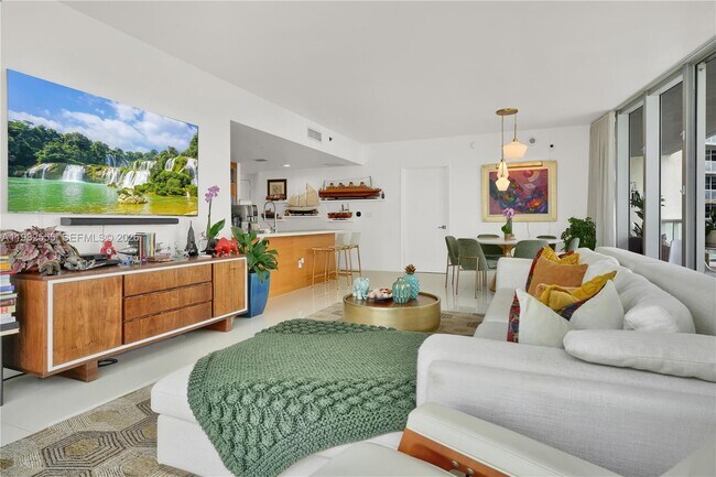 Building Photo - 465 Brickell Ave