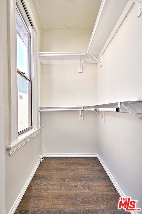 Building Photo - 826 S Park View St
