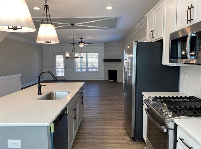 Building Photo - 412 Stovall Pl