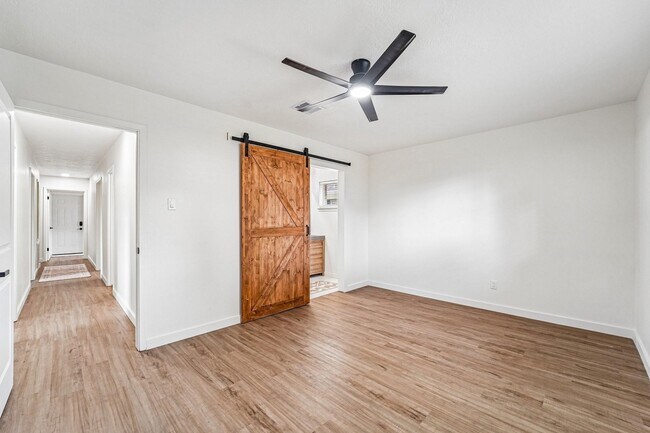 Building Photo - 2801 Coy Dr