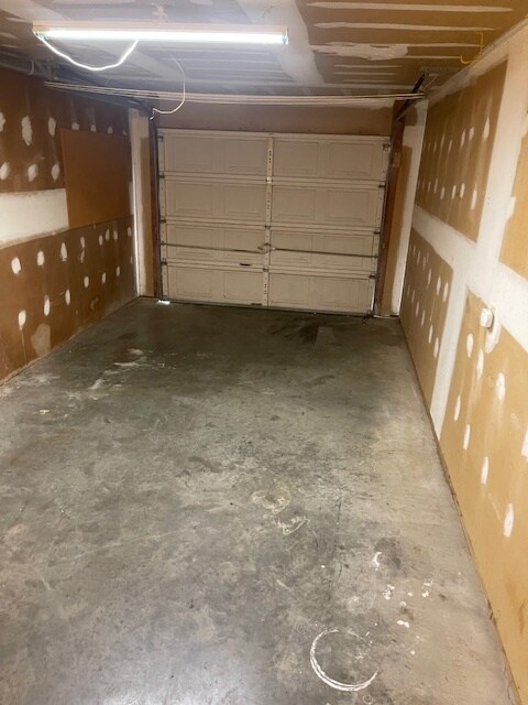 Building Photo - 137 Village Ct