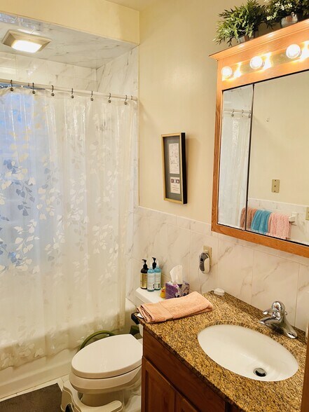 Building Photo - 71 Baldwin St