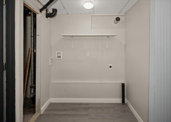 Building Photo - 5629 N Moore St