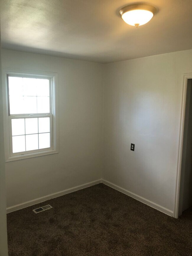 Building Photo - Charming 3 Bed/1 Bath Home in Downtown New...