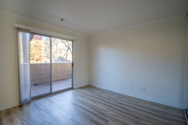 Building Photo - 1019 Dornajo Way