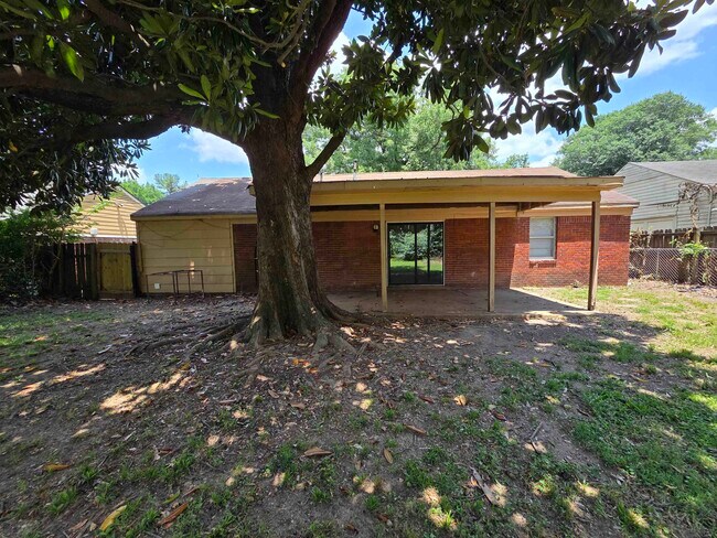 Building Photo - 3021 Ashwood St