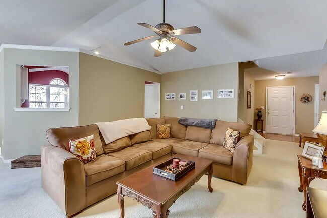 Building Photo - The perfect 3 bed, 2 bath home located in ...