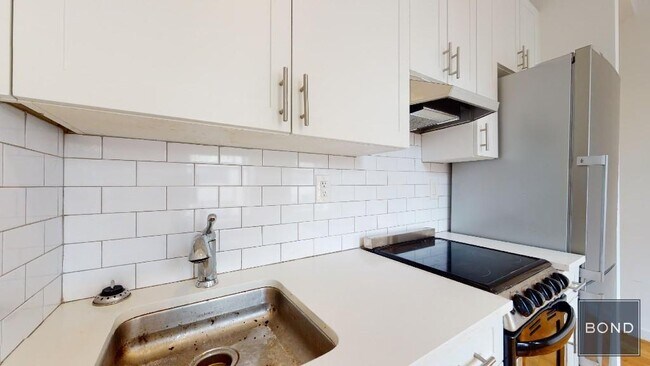 Building Photo - 314 E 91st St