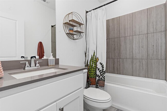 Building Photo - 233 Bridgewater Ave