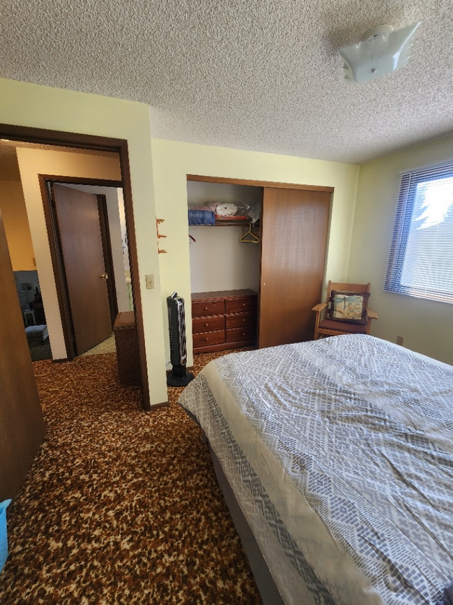 Building Photo - Furnished 3BR, 1.5BTH Centrally Located in...