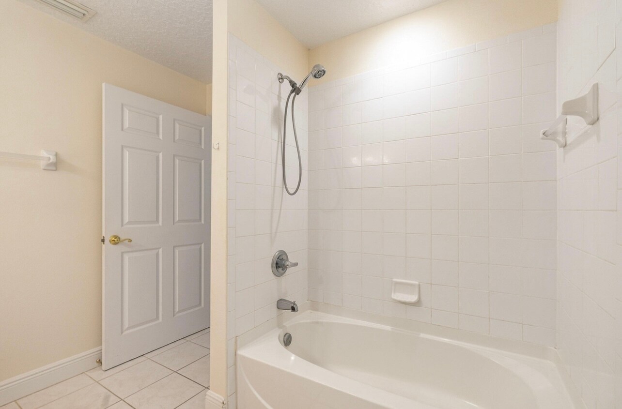 Building Photo - 8410 Maria Ct