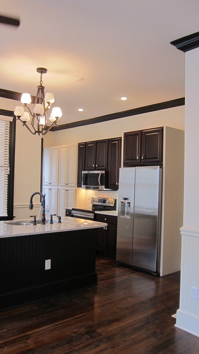 Building Photo - 211 Ashley Ave