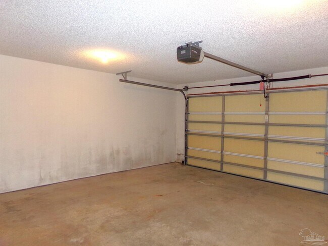 Building Photo - 6923 Cedar Ridge Cir