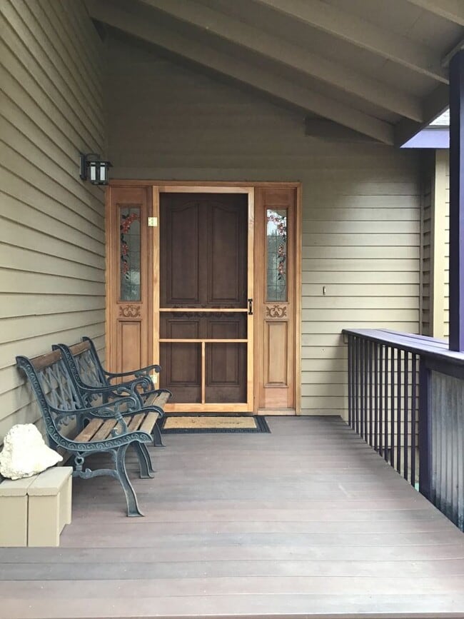 Building Photo - SEASONAL FURNISHED SHORT TERM RENTAL Offer...