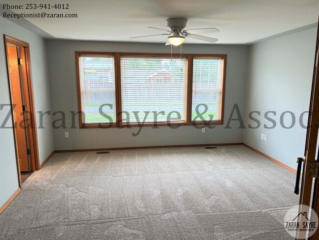 Building Photo - 414 - Your Dream Kitchen Awaits!