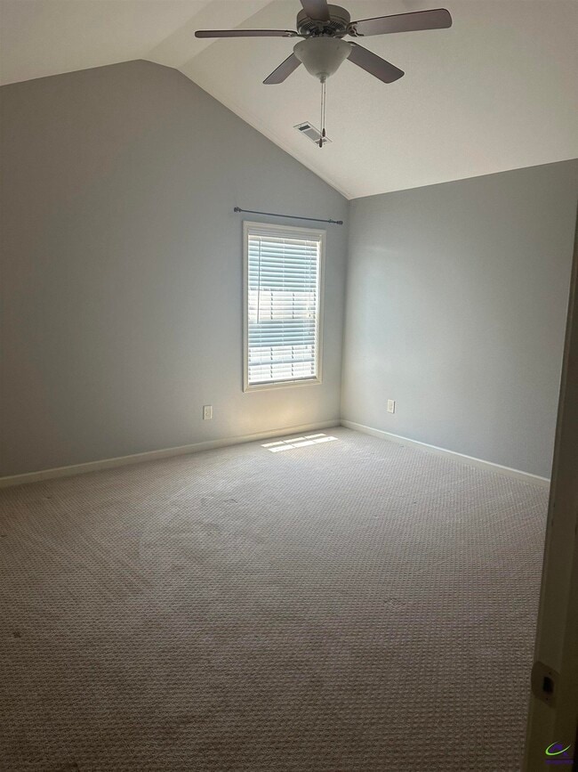 Building Photo - 121 Hawks Tail Dr
