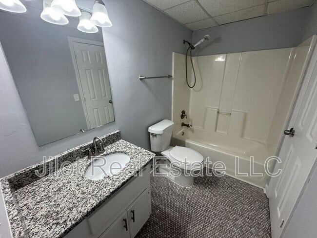 Building Photo - 459 Oak Hill Cir