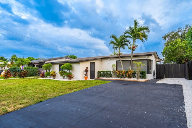 Building Photo - 6450 Perry St