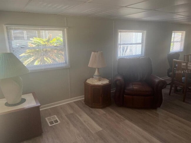 Building Photo - 1949 Hess Dr