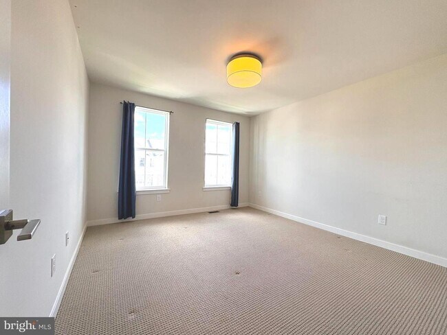 Building Photo - 113 Wynstone Ct