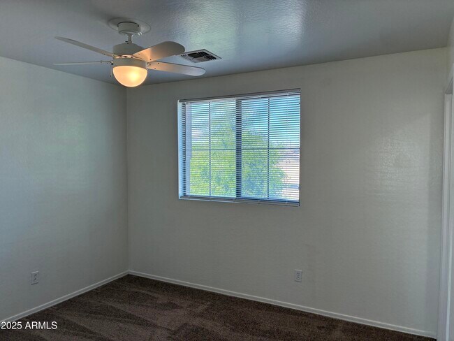 Building Photo - 25177 W Park Ave