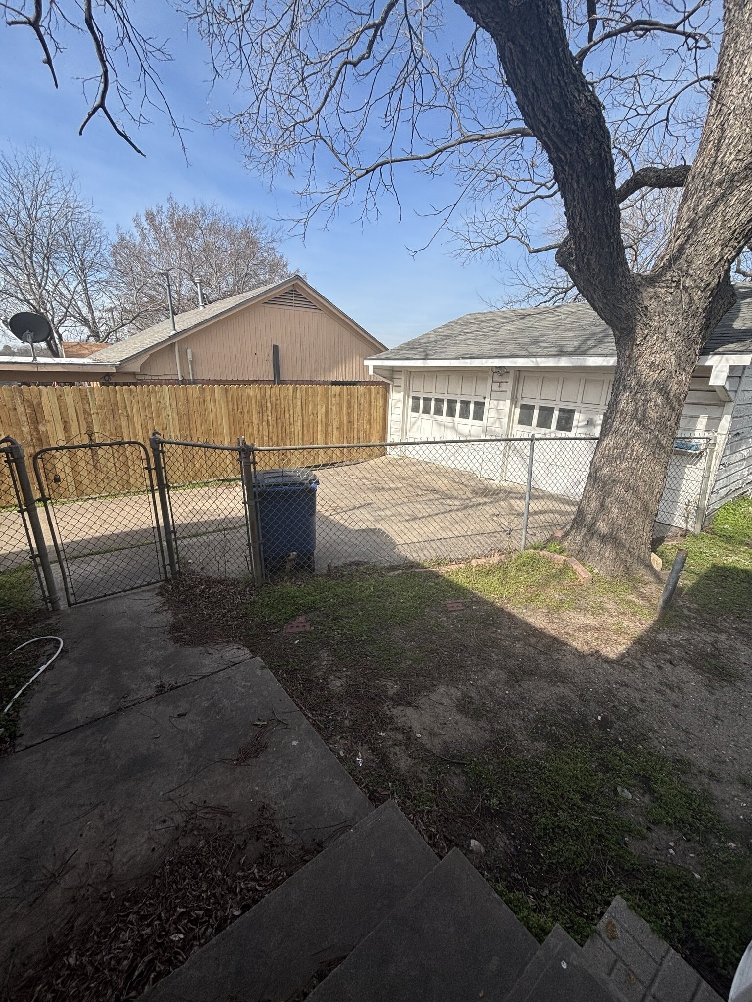 Building Photo - 206 E Belknap St