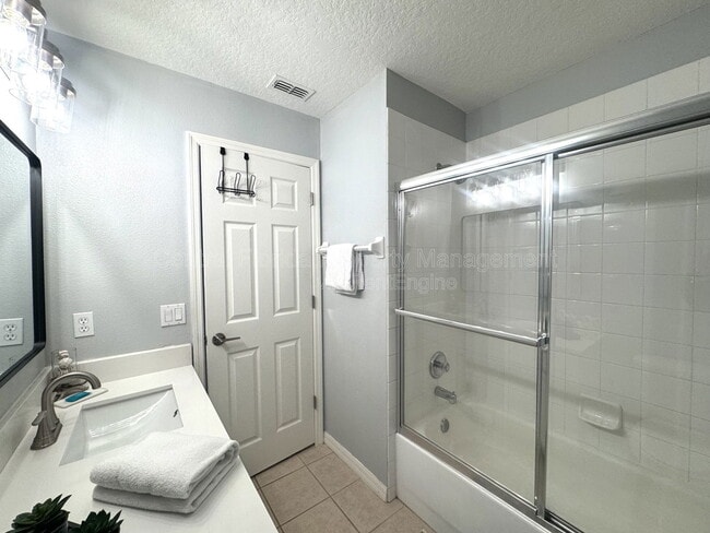 Building Photo - 736 Kildrummy Dr