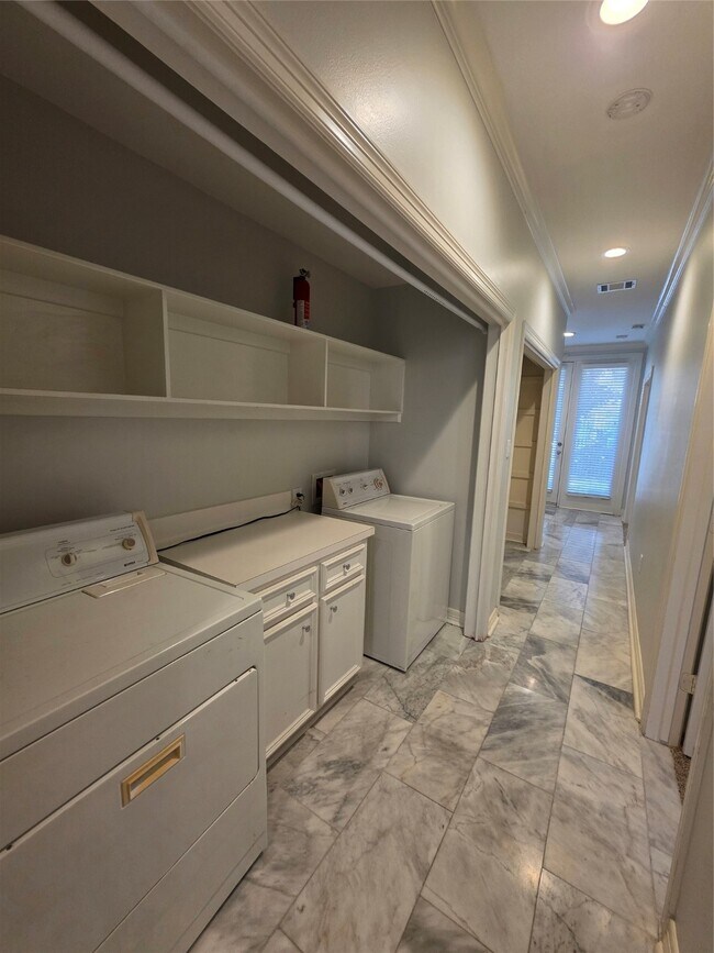 Building Photo - 1714 Roy St