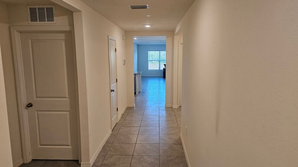 Building Photo - 487 W Back Nine Cir