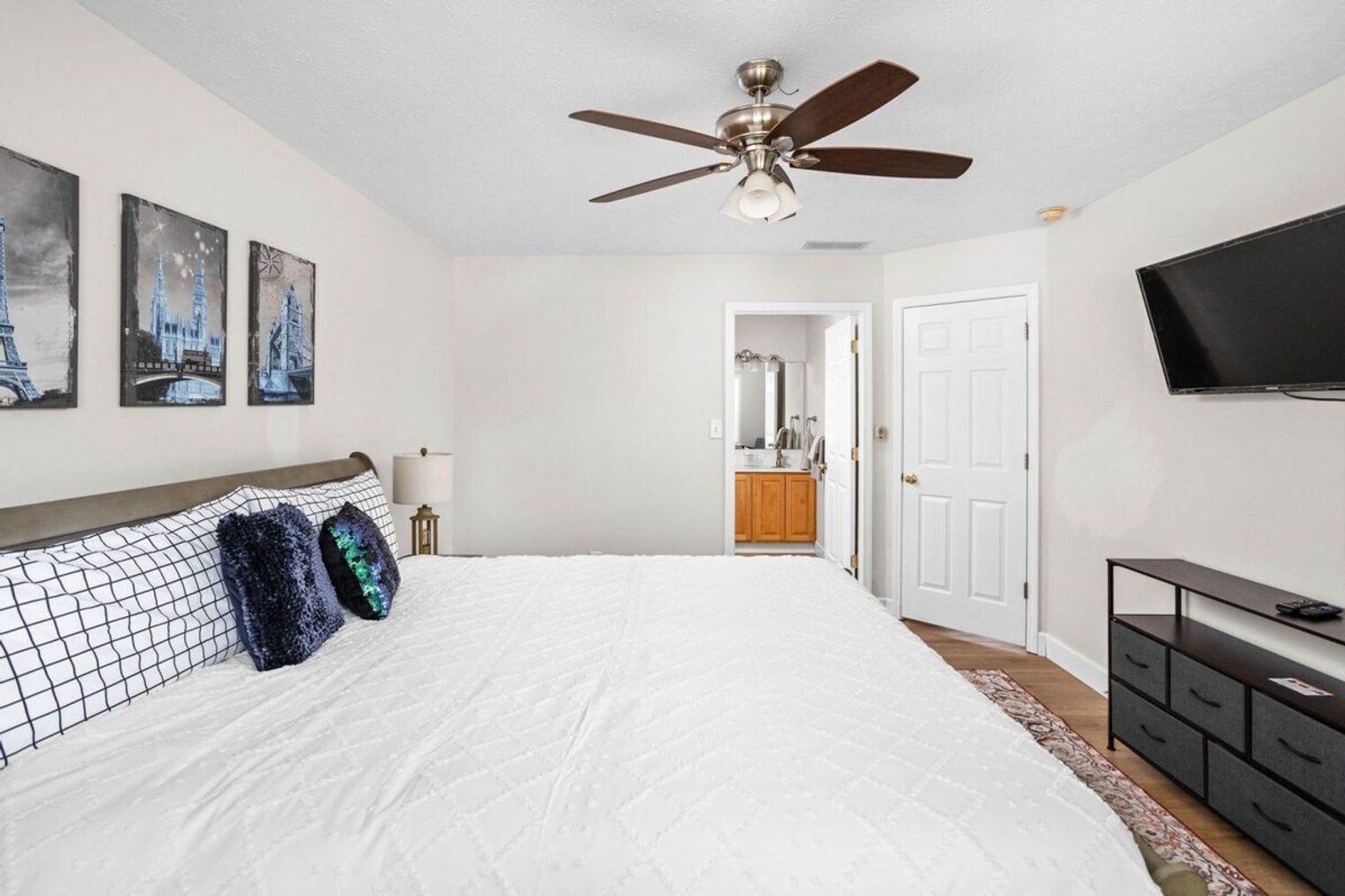 Building Photo - 3202 Grandview Way