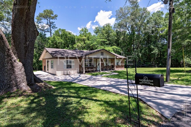 Building Photo - Charming 3 Bedroom/2 Bathroom Home in Sara...