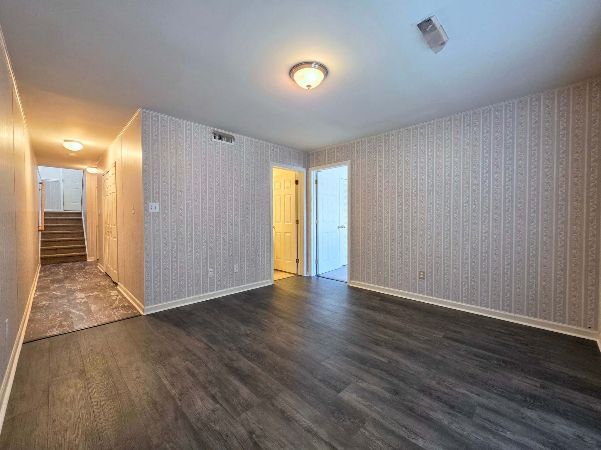 Building Photo - 521 Fox Ridge Ln