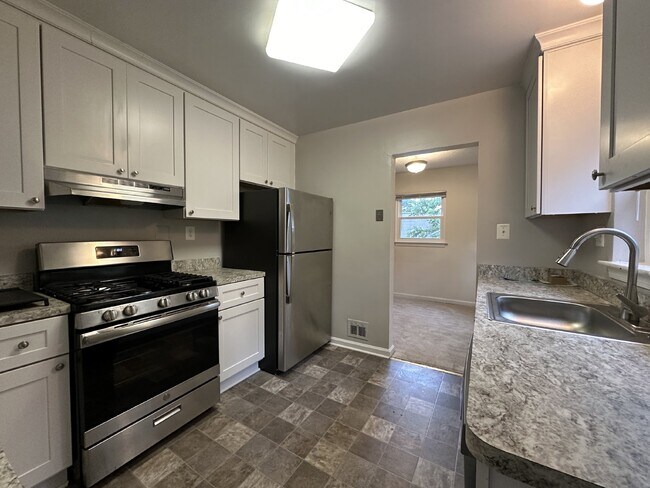Building Photo - This classic brick rambler, located just around the corner from the West Falls Church Metro Stati...