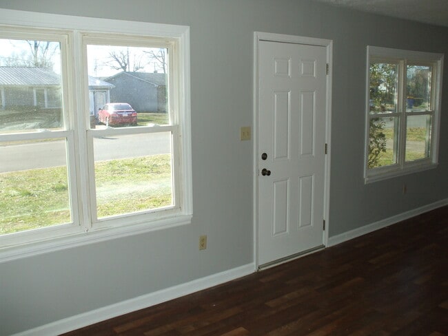 Building Photo - 816 W Town Ct