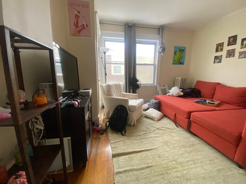 Building Photo - 14 Stockwell St