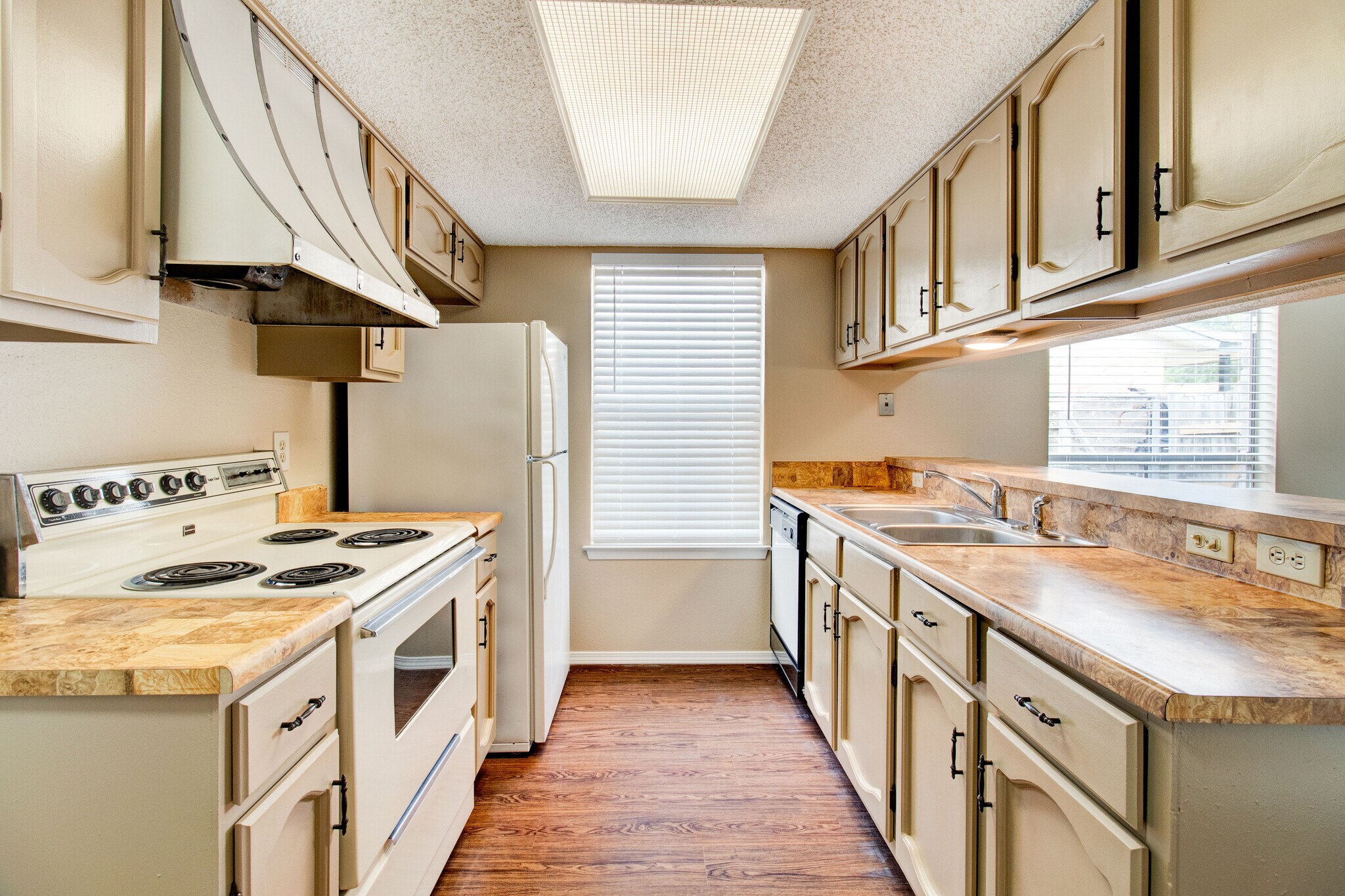 Building Photo - 7912 Echo Wind St