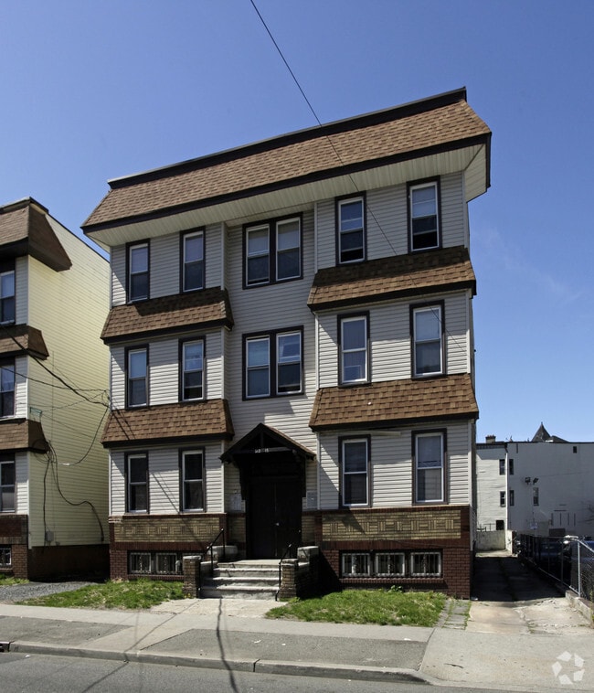 Building Photo - 913-915 Grove St