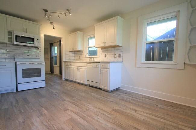 Building Photo - (("Wake Up in a Home YOU Love")) 2/2 STUNN...