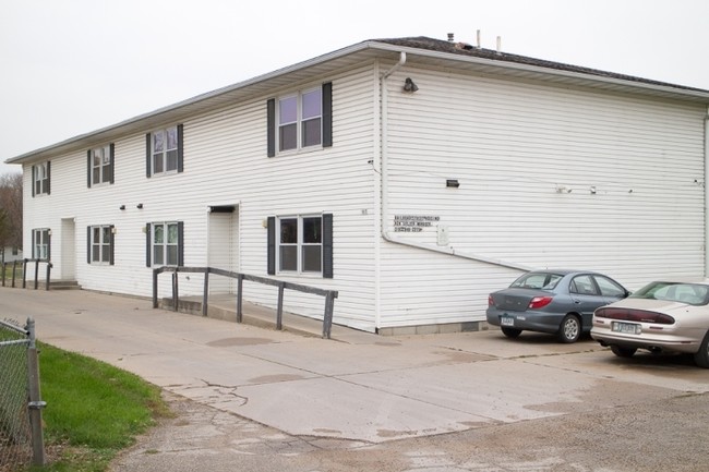 Primary Photo - 117 Railroad St