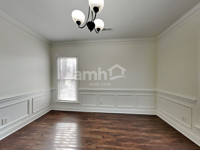 Building Photo - 8005 Red Oaks Trl