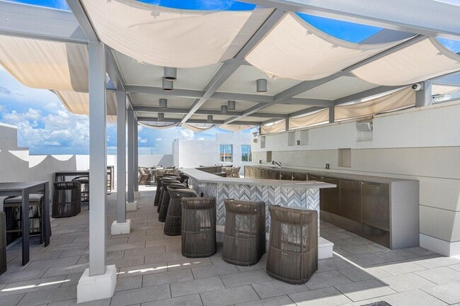 Building Photo - 155 E Boca Raton Rd