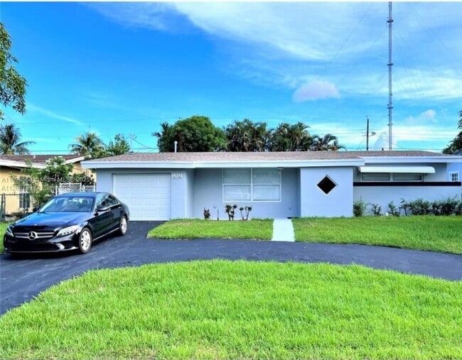 Building Photo - 6720 Azalea Dr