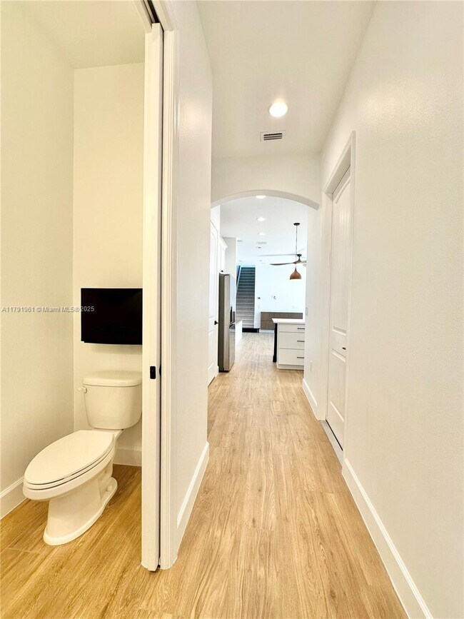 Building Photo - 8436 Lyside Dr