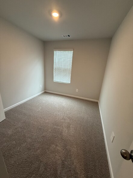 Building Photo - 209 Hazel Ln