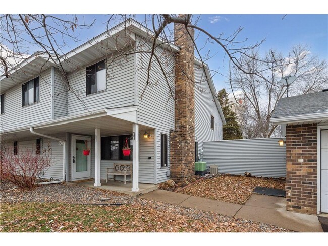 Building Photo - 9455 Ranchview Ln N