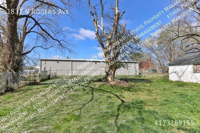 Building Photo - 1831 N Rogers Ave