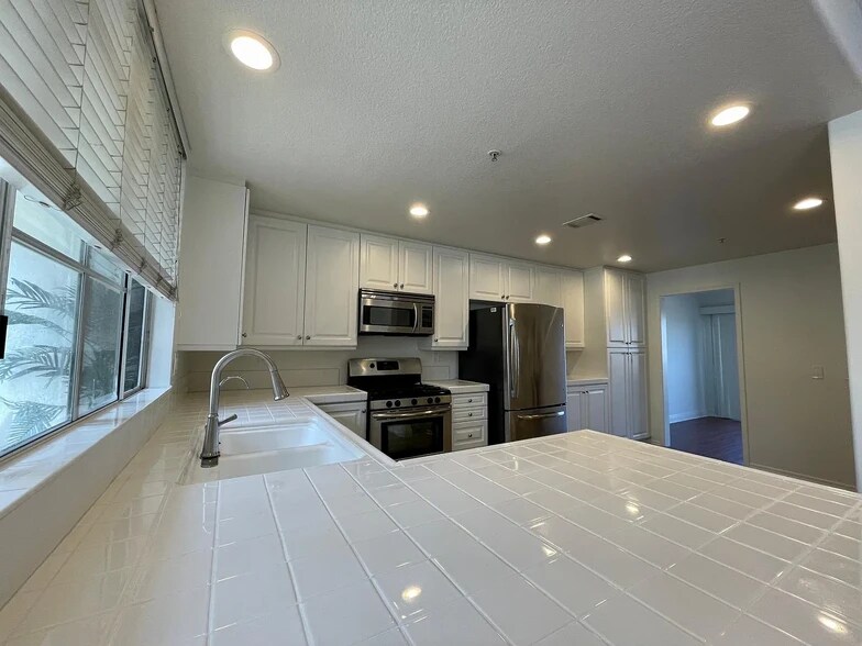 Building Photo - 5405 Marine Ave