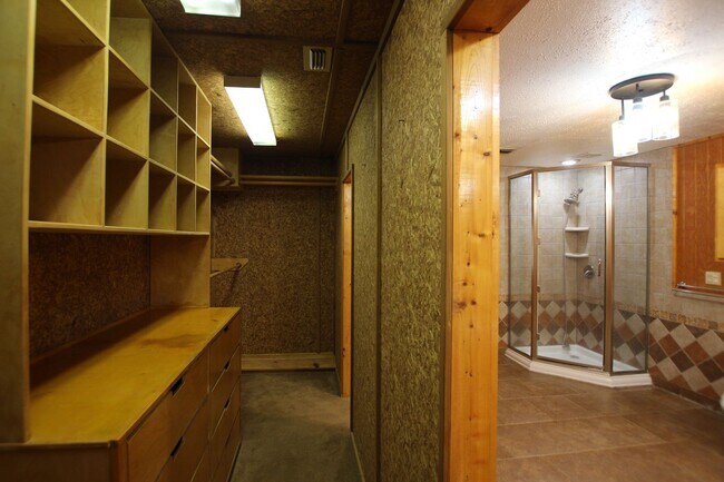 Building Photo - Coming Soon! 3 Bedroom 2 Bath in Bullard! Large Shop!