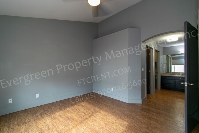 Building Photo - 2 bedroom, 2 bathroom condo in prime locat...